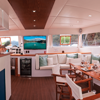 private-yacht-dining-costa-rica